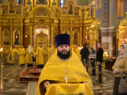 В Неделю 22-ю по Пятидесятнице, митрополит Ханты-Мансийский и Сургутский Павел совершил Божественную литургию в Воскресенском кафедральном соборе г. Ханты-Мансийска