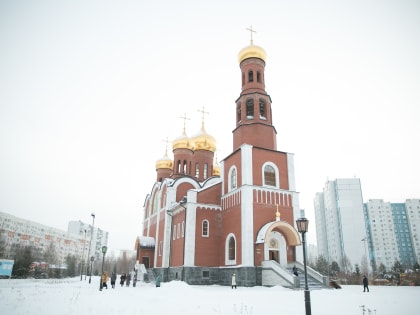 В Неделю 23-ю по Пятидесятнице, митрополит Ханты-Мансийский и Сургутский Павел совершил Божественную литургию в храме  в честь Рождества Христова г. Нижневартовска