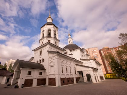 В канун праздника Преображения Господа Бога и Спаса нашего Иисуса Христа, митрополит Ханты-Мансийский и Сургутский Павел совершил Всенощное бдение в храме в честь святых мучениц Ве