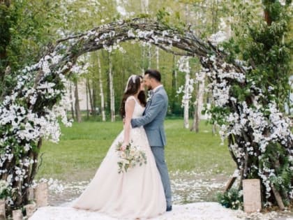 В сентябре молодоженов Сургутского района поженят на берегу реки