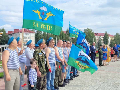 Митинги, возложения цветов и забеги: в Югре отметили день ВДВ