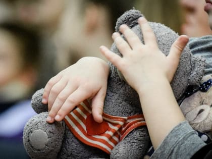 Трехлетняя девочка в Югре попала в больницу из-за отправления каплями для носа