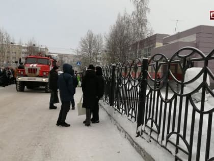 СРОЧНО! Эвакуация из-за пожара объявлена в естественно-научном лицее Сургута