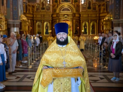 В Неделю 6-ю по Пятидесятнице митрополит Ханты-Мансийский и Сургутский Павел совершил Литургию в Воскресенском кафедральном соборе г. Ханты-Мансийска