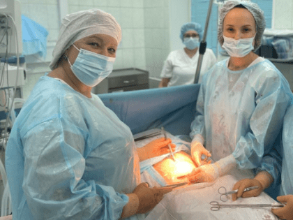 Югорские медики спасли новорожденного с редкой патологией почек