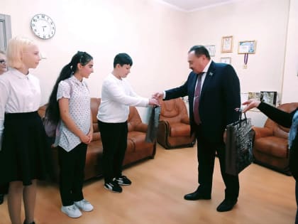 Сергей Великий помог школьникам Нижневартовска приобрести планшетные компьютеры