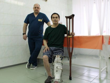 Травматологи Сургута спасли мужчину с тяжелейшей травмой от удара бревна на стойбище
