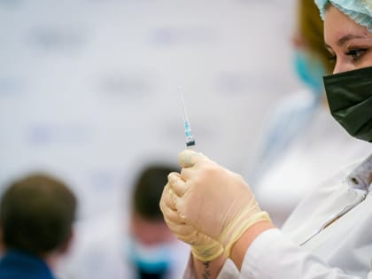 Война с фейками: прививка от ковида не провоцирует высокую смертность