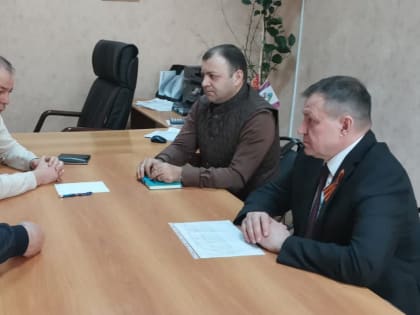 Строительство и реконструкцию социально-важных объектов глава Октябрьского района Сергей Заплатин держит на постоянном личном контроле