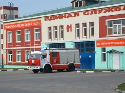 В Урае потоком ливневой воды смыло автомобиль с женщиной и детьми