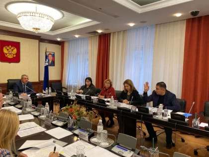 Оксана Михеева приняла участие в заседании Комитета Югры по социальному развитию