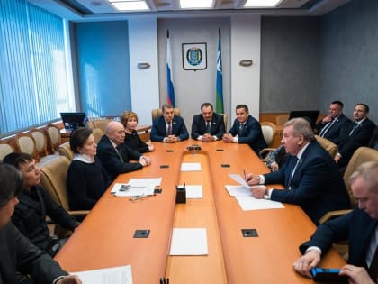 Наталья Комарова встретилась с представителями фракций Думы Югры