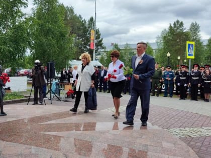 Виктор Вовк с единороссами и общественниками принял участие в акции, посвященной Дню ветеранов боевых действий
