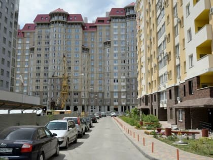 Жители Сургута остались без ремонта дворов из-за ареста счетов их УК