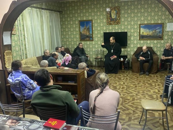 Священник посетил центр помощи нуждающимся «Фавор» в г. Ханты-Мансийске