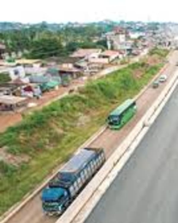 Ofankor-Nsawam road delays frustrate commuters as contractor seeks extension