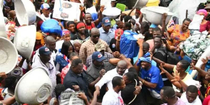 Bawumia takes Accra market centres by storm