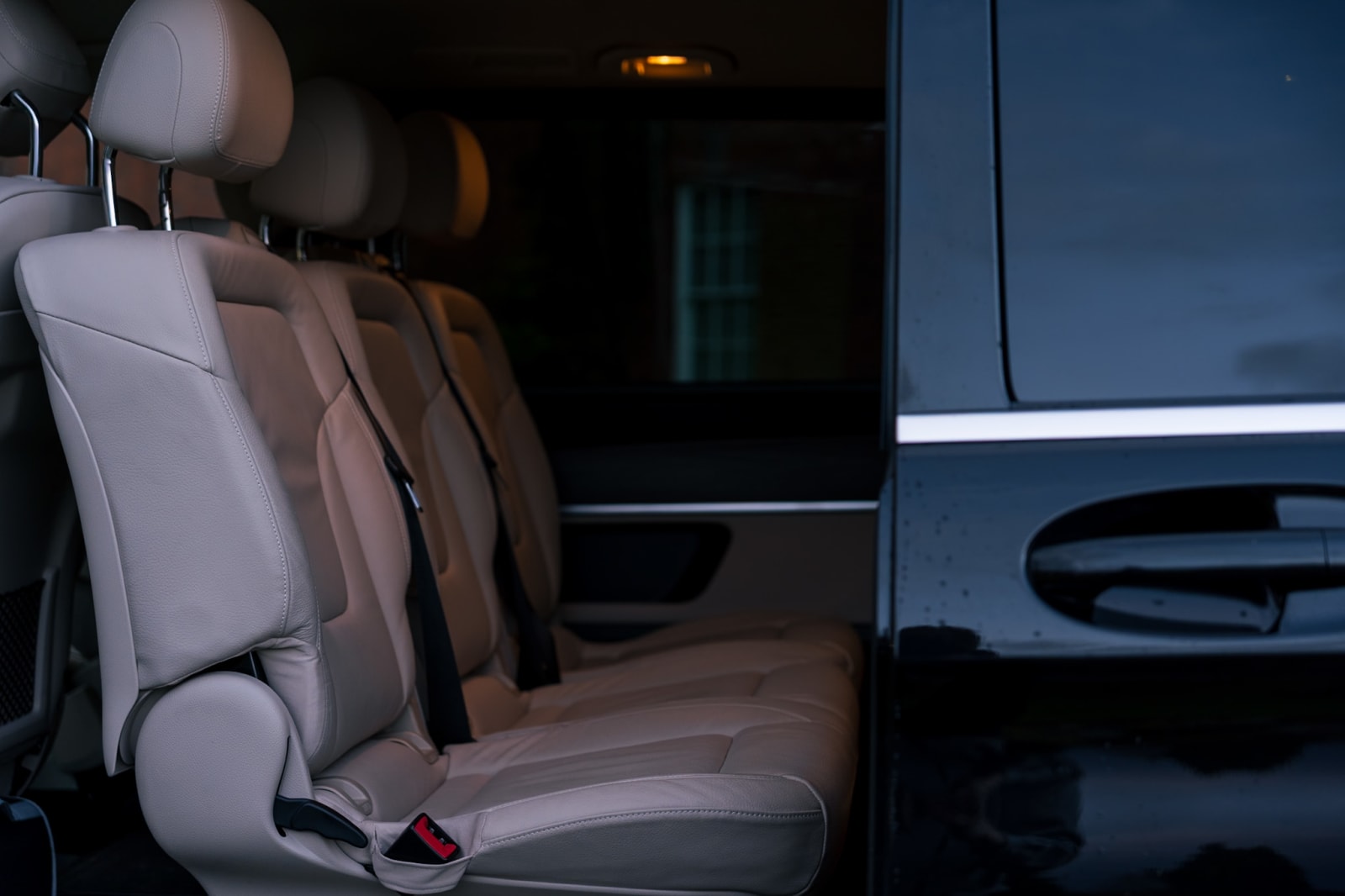 R5 Executive Mercedes fleet at dusk