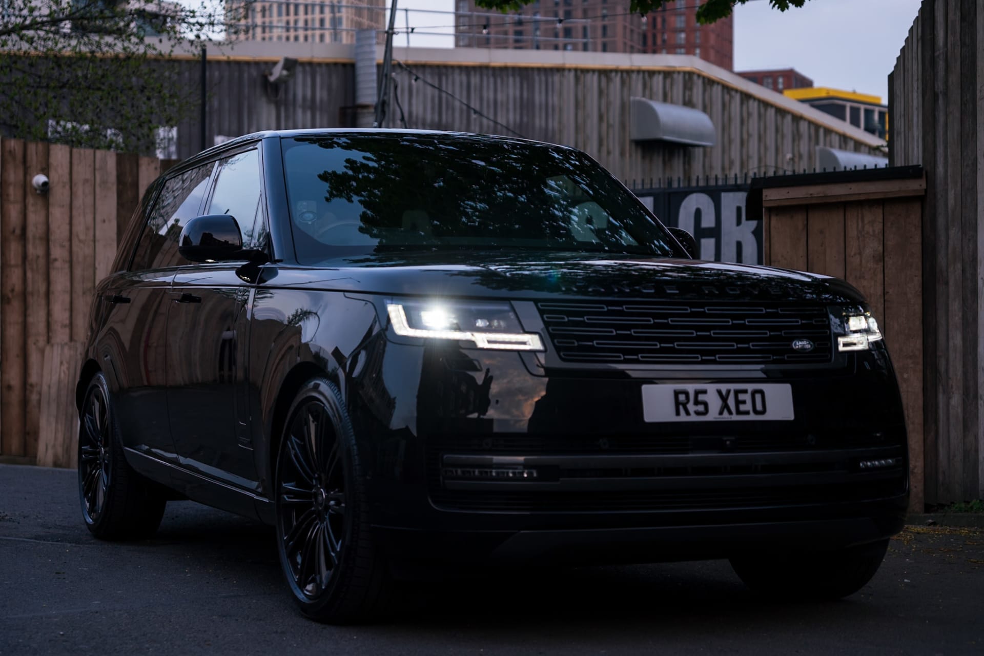 R5 Executive private travel — Range Rover