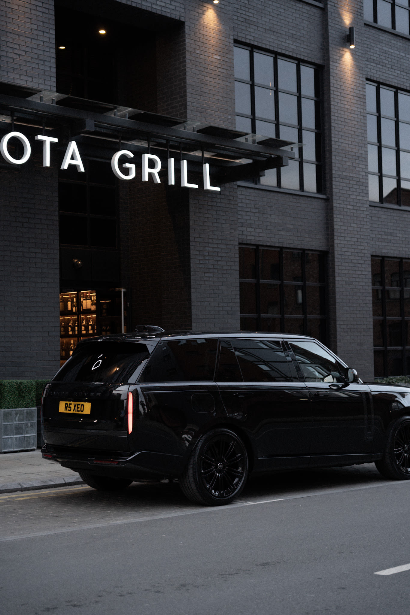 R5 Executive Range Rover at event location