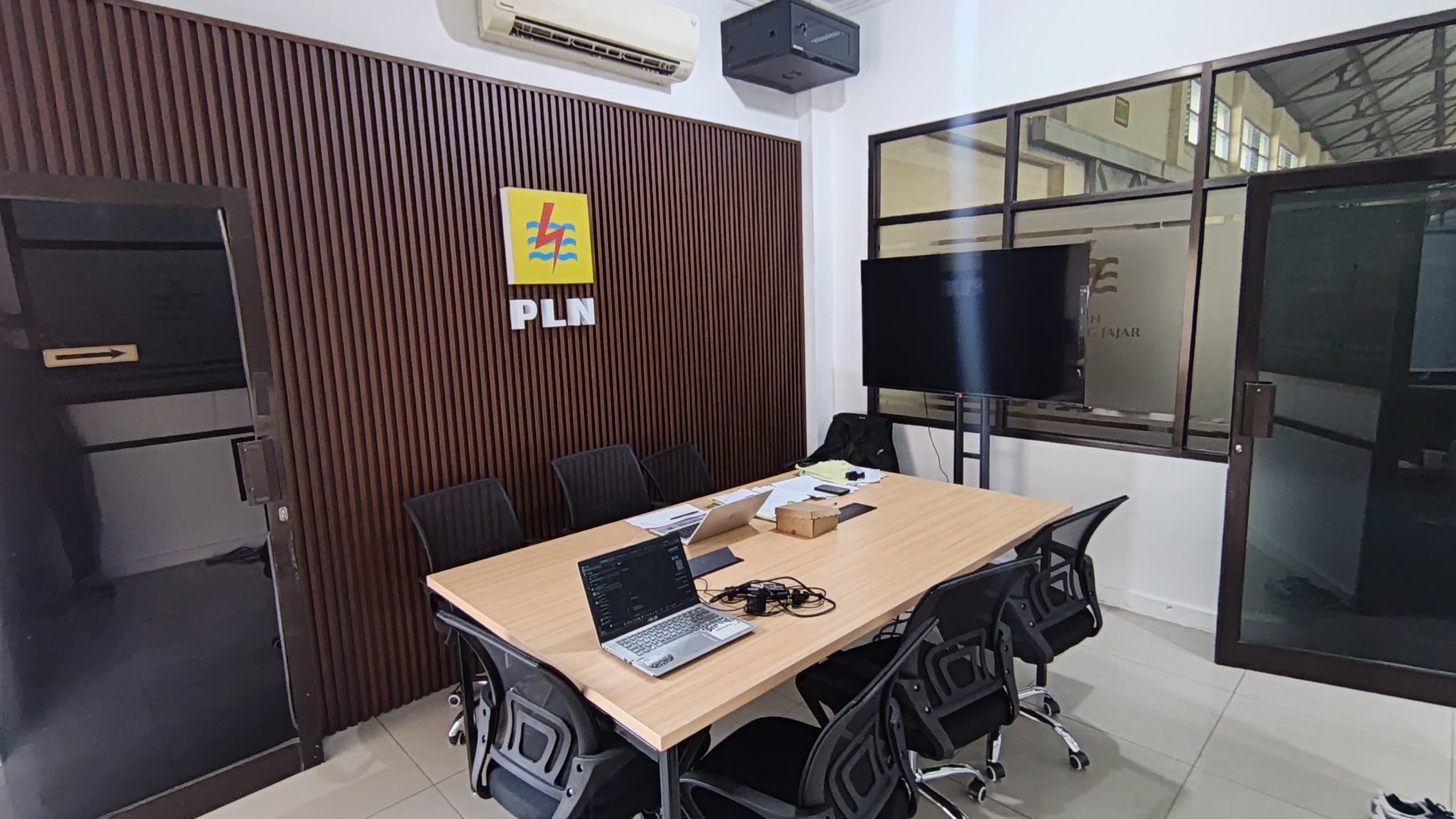 Renovasi Ruang Rapat PLN Jajar 1