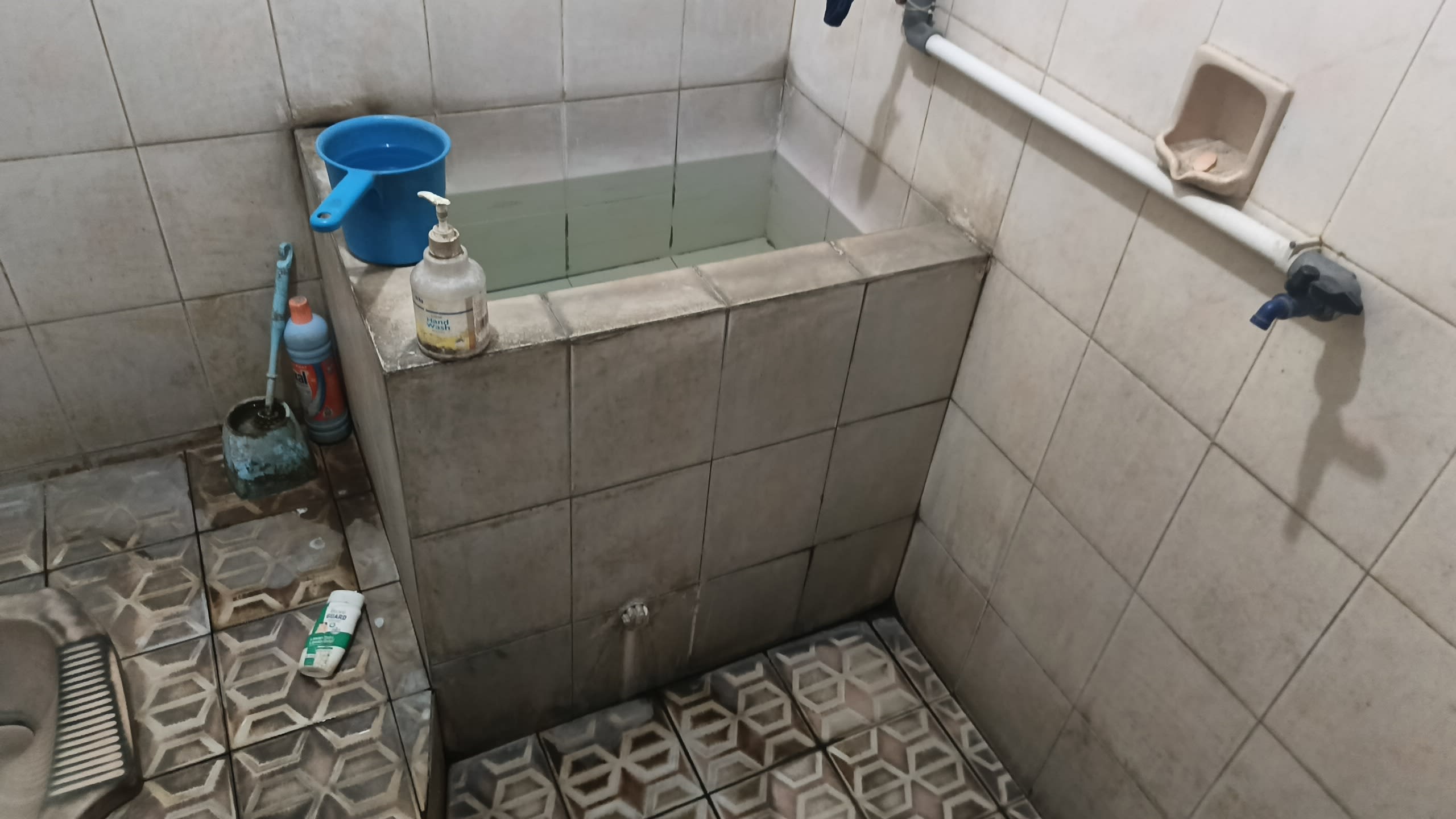 Renovasi Kamar Mandi PLN Jajar 4