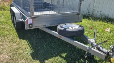 10x5 Cage Trailer with Drop-Down Ramp (2T)