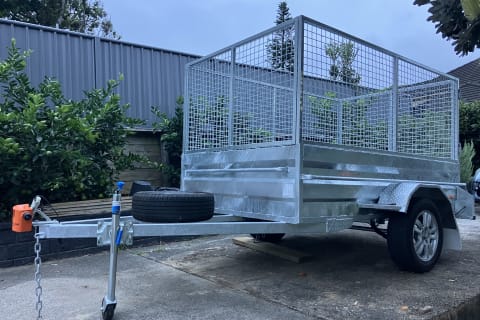 Brand new galvanised 8’x 5’ high sided box/ 900mm caged trailer