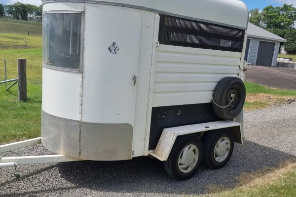 Horse Trailer - Gillieston Heights