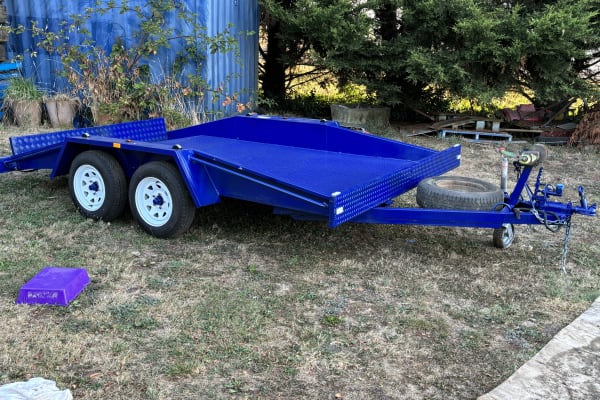 Beaver tail car trailer