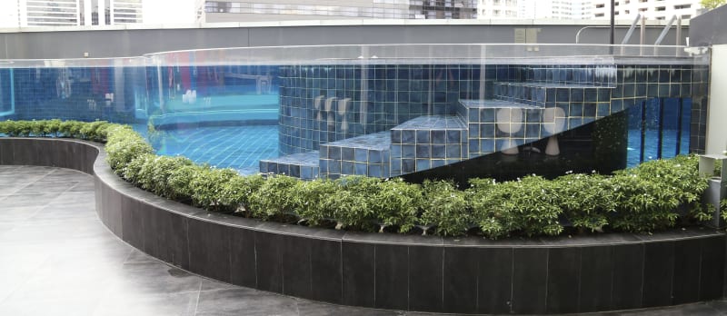 Acrylic-wall rooftop pool detail