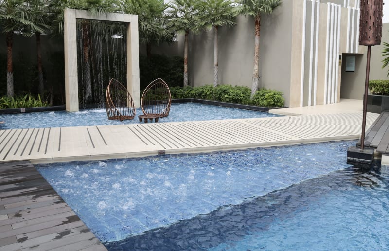 Bubble-jet water feature