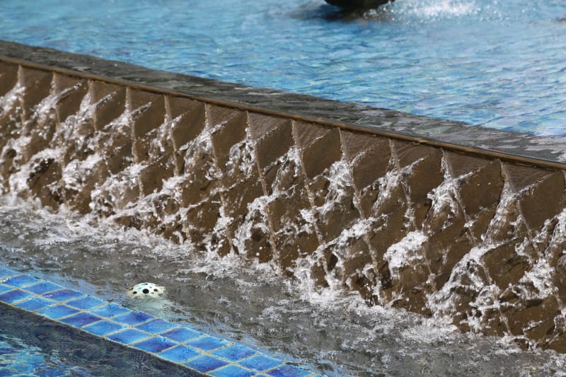 Water wall fall profile, close-up