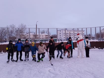 В ЗАТО Комаровский прошел “Вечер на коньках”