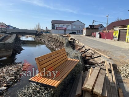 Большая вода разрушила недавно благоустроенную набережную р. Песчанка в Соль-Илецке