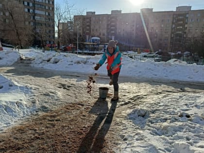 Оренбуржцы жалуются на гололед в парках и скверах