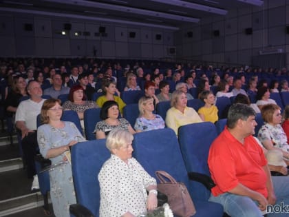 Медицинские работники Новотроицка принимали поздравления