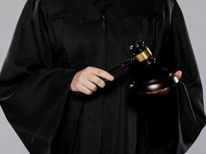 Суд отправил начальницу отдела торговли и сельхоза администрации Новотроицка под домашний арест