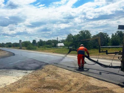 В ЗАТО Комаровский проходят работы по ремонту участка автомобильной дороги общего пользования