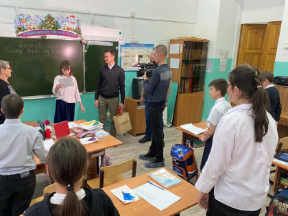 Профсоюзы Оренбуржья отвезли в спецшколу 135 килограммов парафина для окопных свечей
