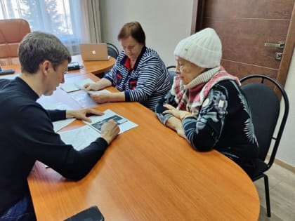 Партийцы помогают решать вопросы оренбуржцев
