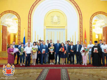 Денис Паслер вручил оренбуржцам государственные награды