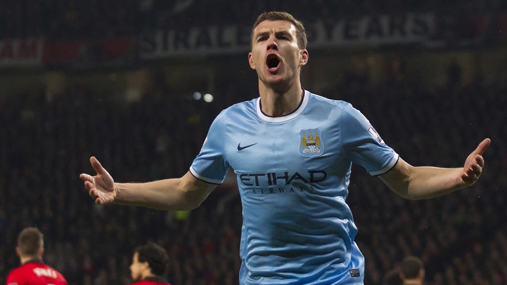 Edin Dzeko, Fenerbahçe'ye Transfer Olarak Kadronun Hücum Gücünü Artırıyor