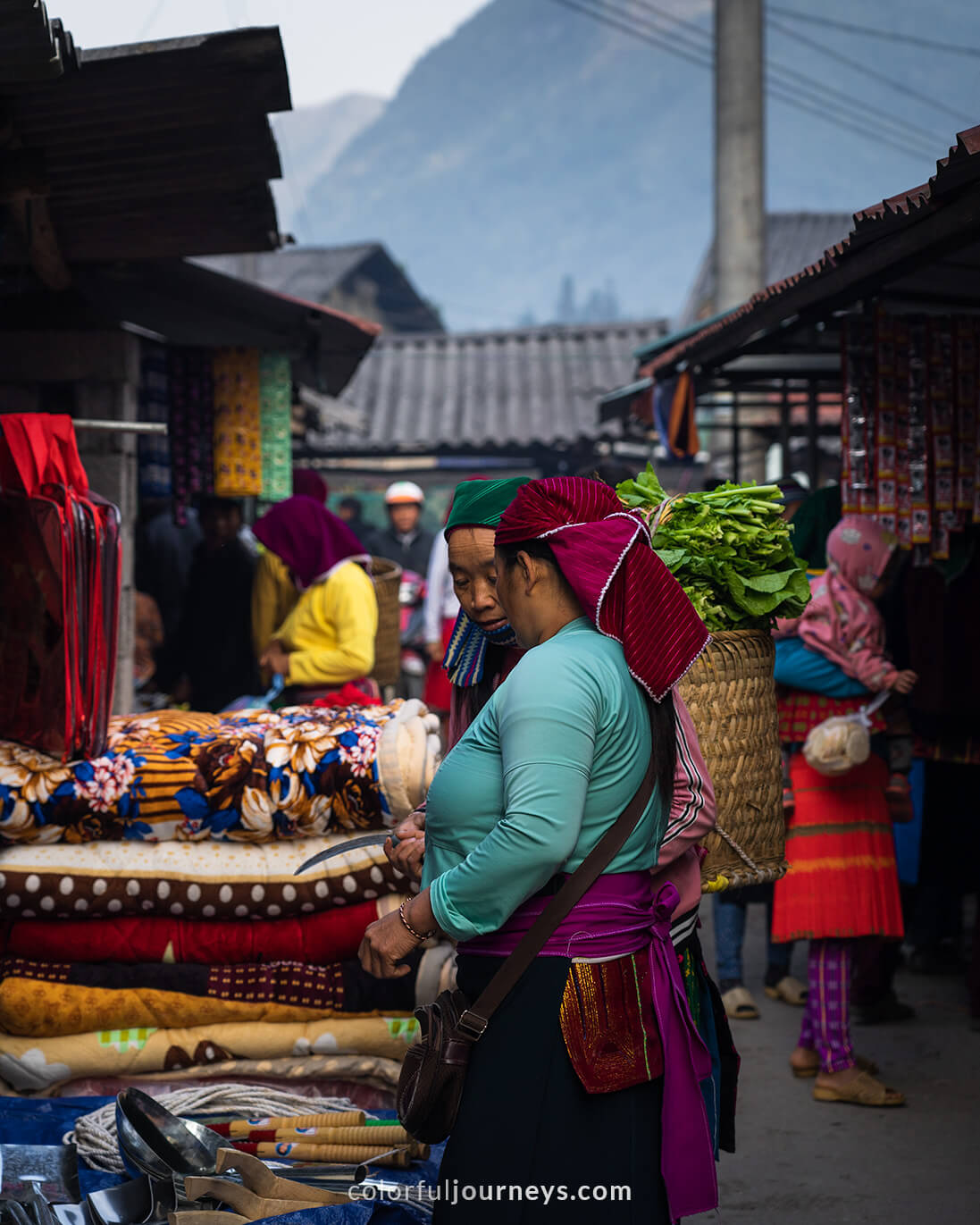 Vendors at Pho Cao Market in Vietnam