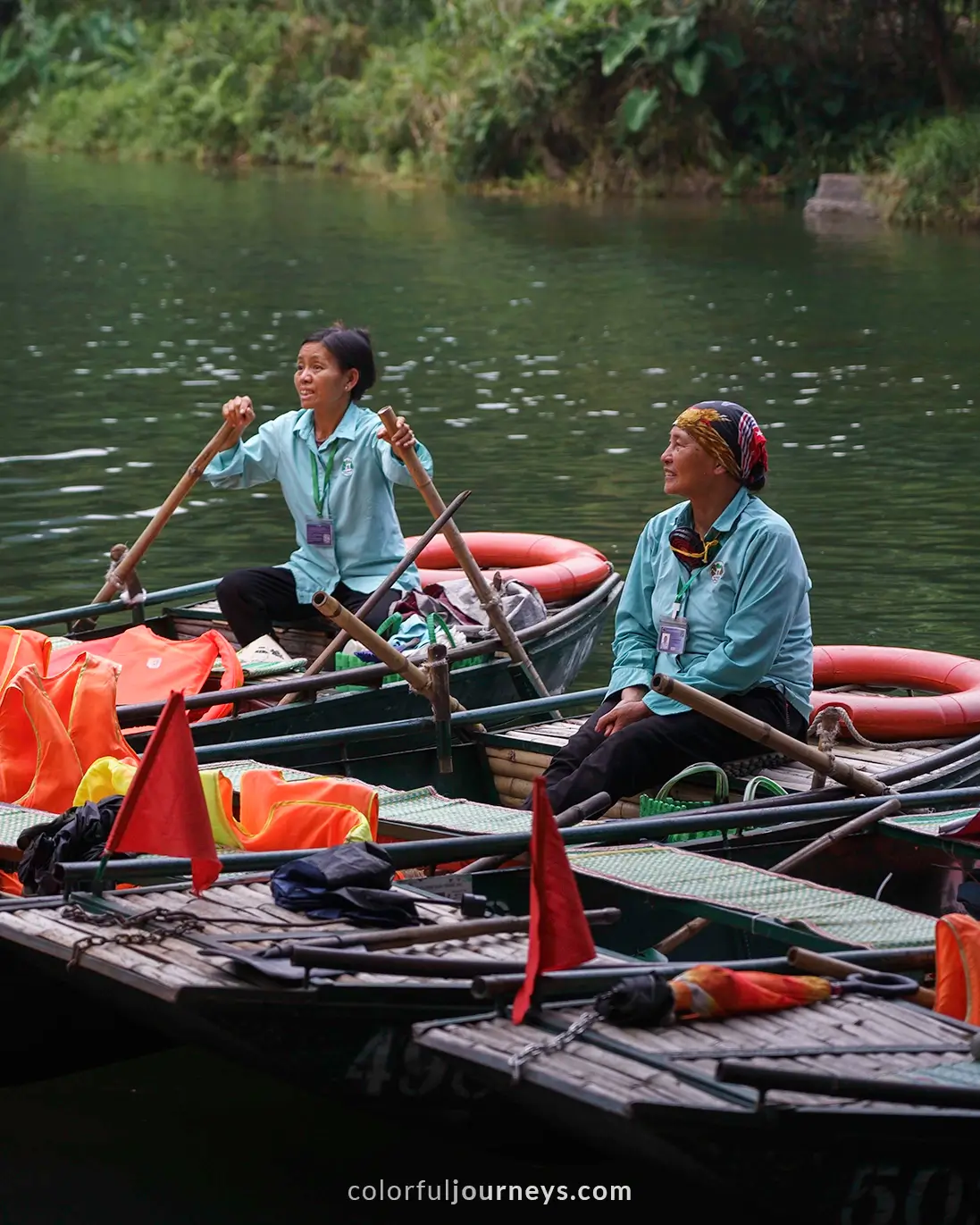 Women in a boat at Trang An Temple Complex