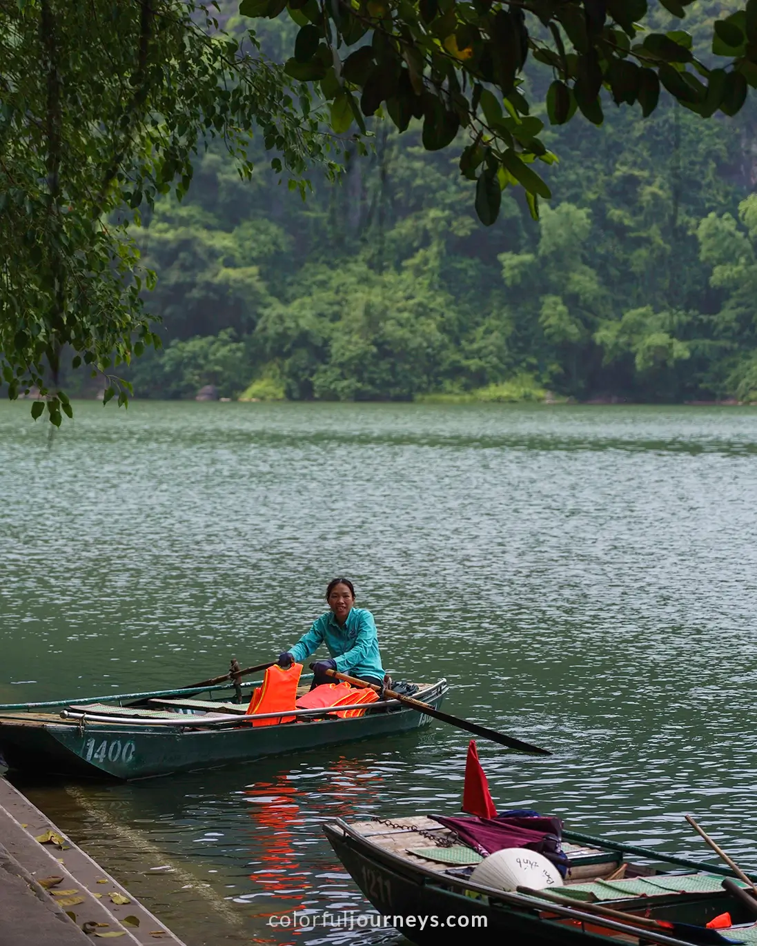 Women in a boat at Trang An Temple Complex