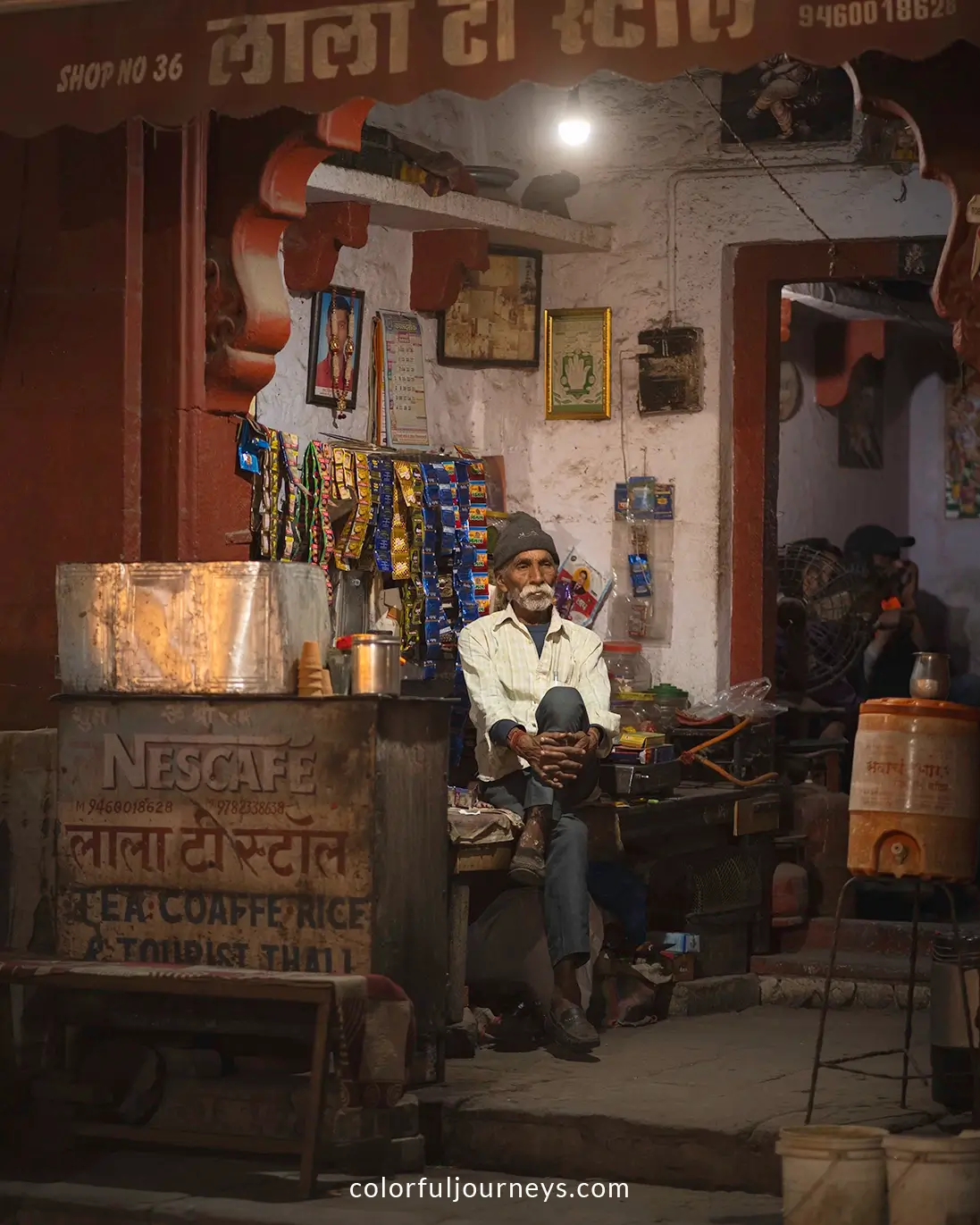 A man sells coffee in Jodhpur, India