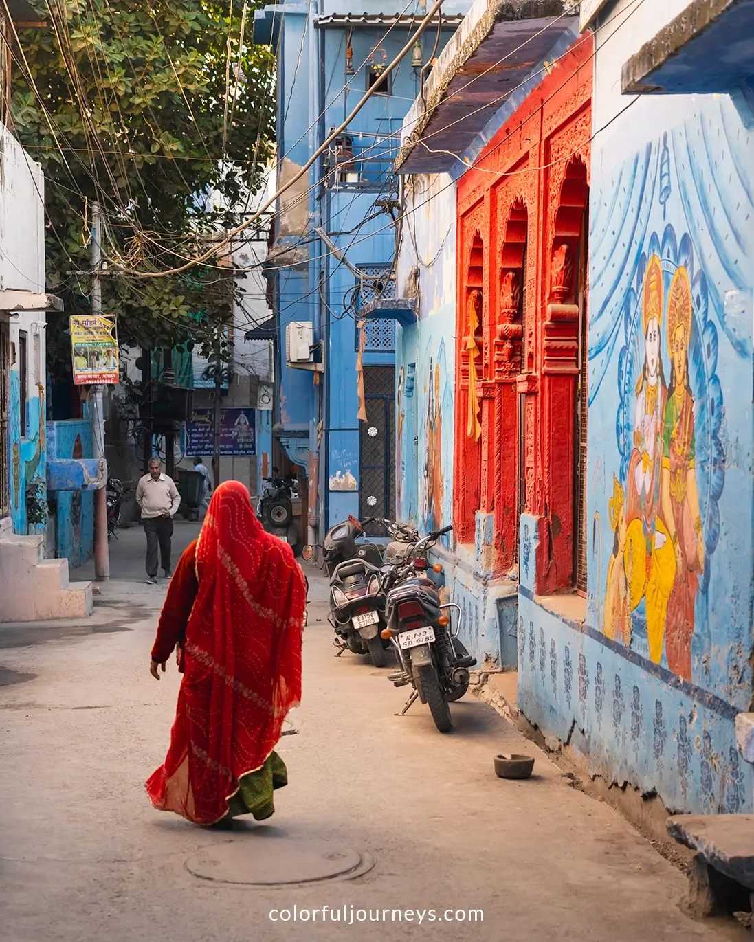 Women wearing colorful saris in  Jodhpur, India