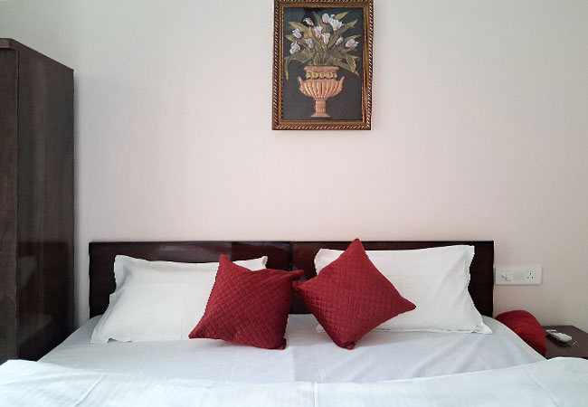 Room image 0