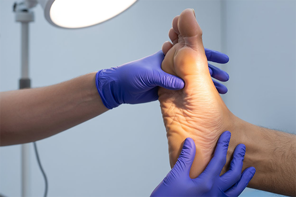 Swelling in the Feet? When to Visit Our West Haven Foot Clinic